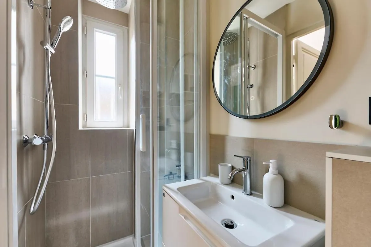 Le Grand Marais Metro Lines 1, 5, 8 Apartment Paris France